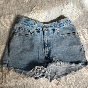 Levi’s Highwaisted Shorts in Light Wash Denim